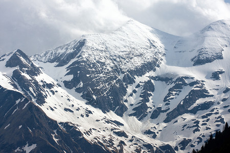 冬季雪山风景图片