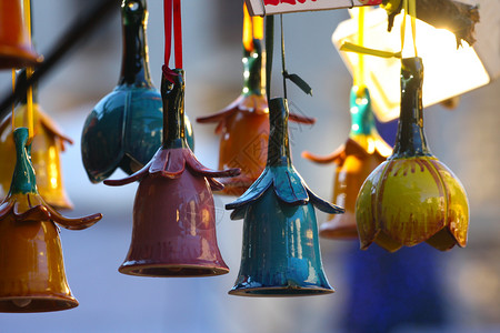 圣诞节铃铛Bels市场上的圣诞节装饰背景