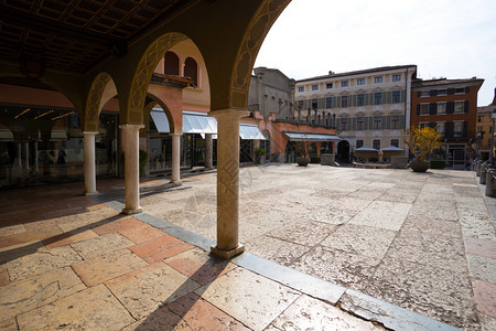 意大利RivadelGr的面积和拱门图片