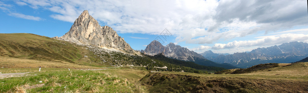 全景观察山脉过高Italy图片