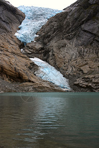 著名的挪威冰河布里克斯达尔林的风景图片