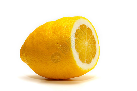 白色背景上孤立的新鲜黄柠檬图片