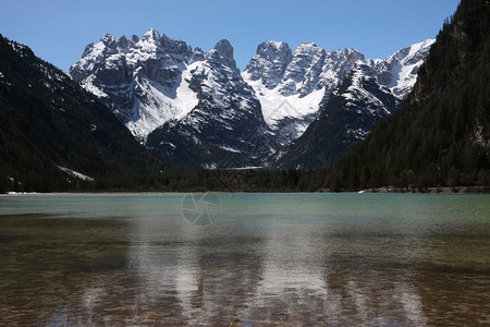 大山湖底有雪伊塔利多洛米特人图片
