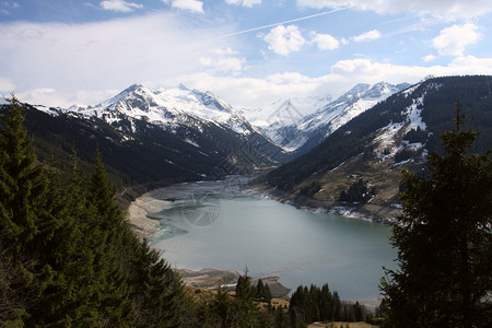 山底有脉的大湖奥斯特里亚阿尔卑斯山脉图片