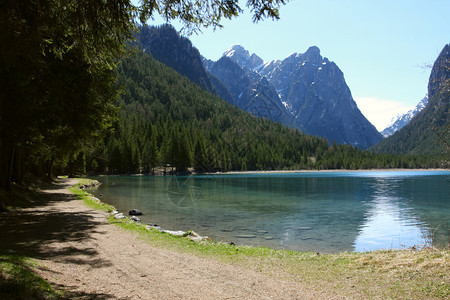 在意大利多洛米特的山湖图片
