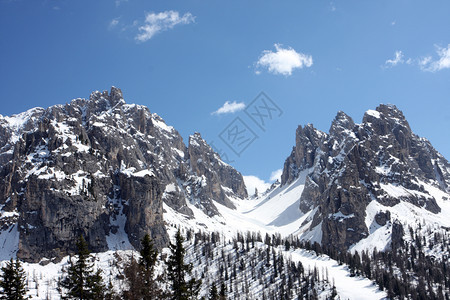 被白雪覆盖的山脉
图片