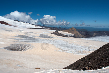 冰和高山天空蓝云图片