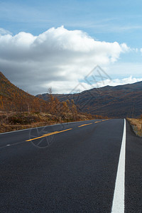 诺维吉山的道路图片