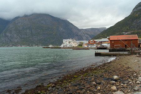 秋天的挪威湾风景图片