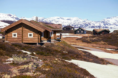 古老的传统挪威木屋在泰因和山区的背景挪威图片