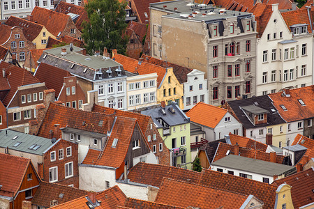 德意志卢贝克市屋顶的风景图片