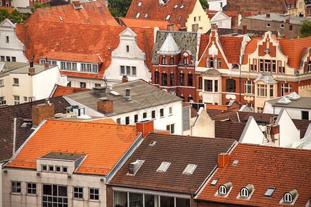 德意志卢贝克市屋顶的风景图片