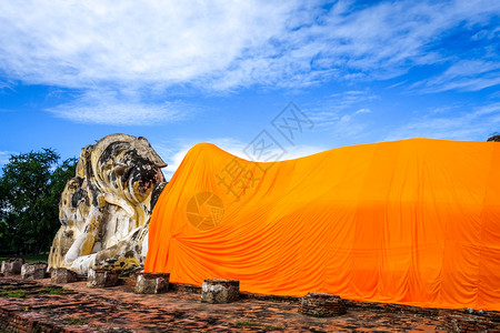 卧佛雕像在watlokayasutharam寺庙大城府泰国卧佛泰国大城府罗卡雅苏塔兰寺图片