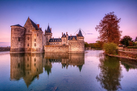 2019年著名的中世纪城堡在日出时花岗岩从14世纪末开始也是中世纪堡垒的典范图片