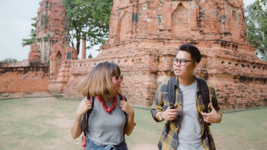 在传统城市的令人惊叹地标上享受旅途图片