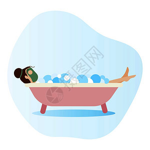 躺在浴缸里满是肥皂泡沫的女人 图片