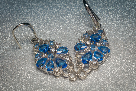 时尚的银耳环蓝色紫罗兰石丹的仿制品图片