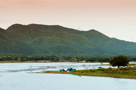 夏日温暖的天空PrachubkirKan泰王国图片