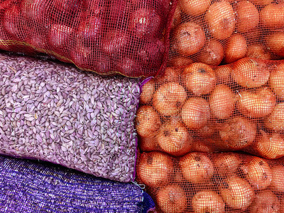 用于批发市场的彩色网袋农业产品工背景图片