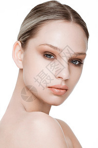 具有天然化妆皮肤护理和温泉治疗的美容时装模特图片