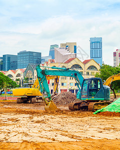在市中心Singrapoe街施工的建筑地机械和挖掘机图片