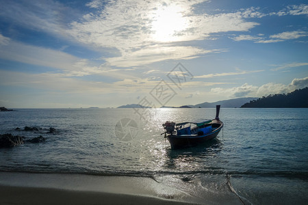 塔伊兰省科胡嘴唇的热带海滩和船只塔伊兰省科胡嘴唇的热带海滩图片