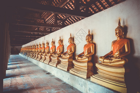 泰国大城府菩萨寺的金佛像泰国大城府佛寺黄金佛像图片