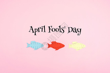 anprilfosr一天的庆祝背景纸鱼和粉红色背景的文字所有傻瓜和日幽默恶作剧笑话概念图片