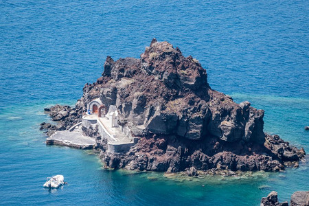 圣尼古拉斯小岛位于圣托里尼岛oia村下方oia圣尼古拉斯岛图片