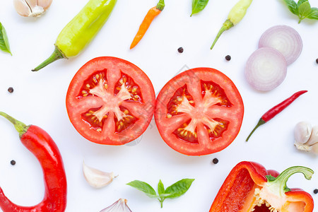 白背景的新鲜蔬菜和草药食品烹饪材料健康饮食概念图片