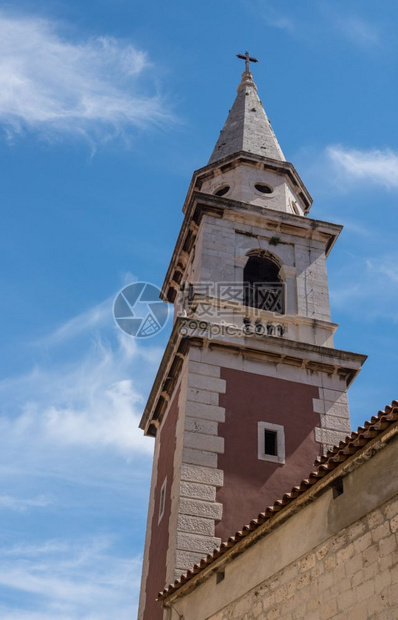 古老的城市croati的zdr教堂古老城市croati的zdr钟楼图片