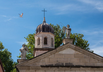 克罗地亚扎达尔老城圣母健康教堂的雕像克罗地亚扎达尔老城健康圣母教堂图片