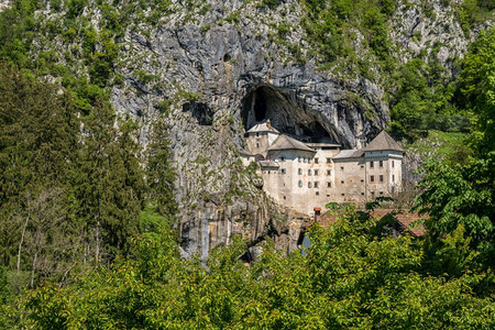 著名的前贾马城堡建在斯洛维尼亚山洞里斯洛维尼亚山洞里图片