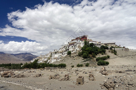 thiksey修道院或thikseygompa在山坡上拉达赫印地亚图片
