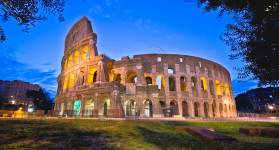 盛的夜晚全景观著名的永恒城市里程碑意大利的首都图片