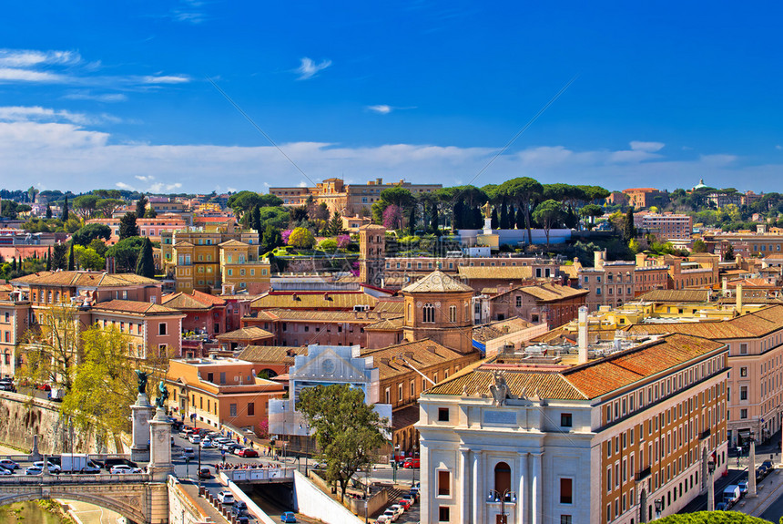 屋顶和多彩的城市景色全意大利首都图片