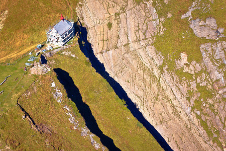 悬崖空中的教堂威茨兰风景图片