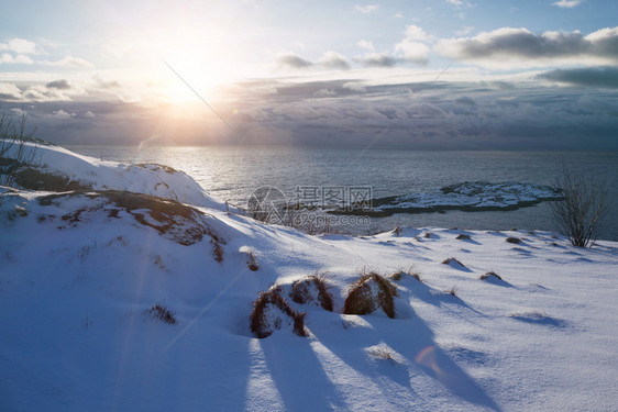 冬天的美丽挪威风景荒岛北边图片