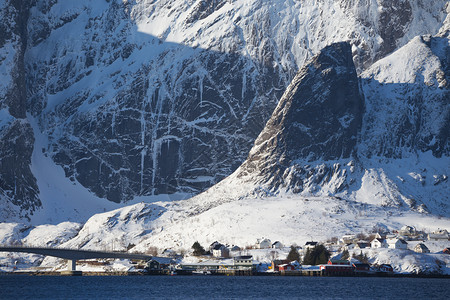 美丽的视图norwaylften岛屿上的再油漆指南norway图片