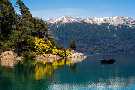 山和湖夏季风景在圣马丁德洛斯和阿根廷图片