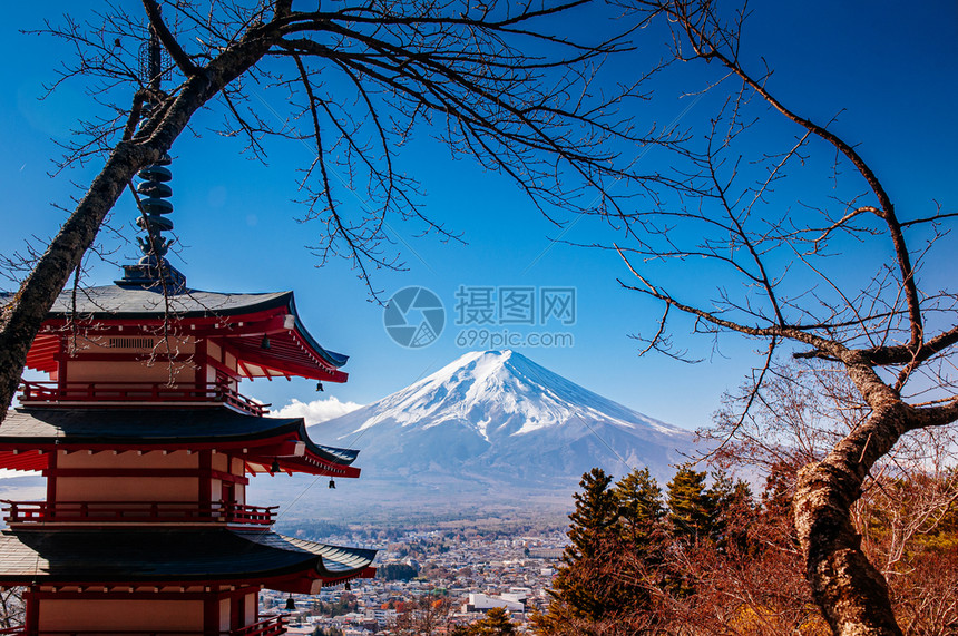 秋天在河口附近的fujiyoshda村图片