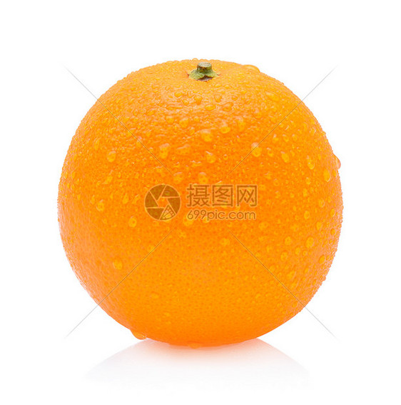在白色背景上分离落的橙色果实图片