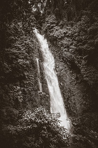 倾斜的瀑布利印地安人倾斜的瀑布丁克巴利印地安人图片