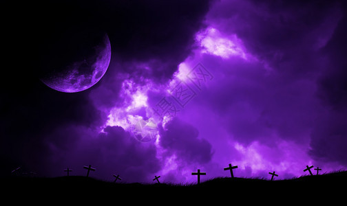 克里斯蒂安上的云暴和月亮紫色的音调图片