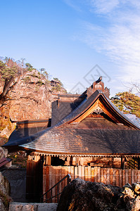 晚上在亚玛德拉的瑞沙库寺庙岩石悬崖上建起的堆积库图片