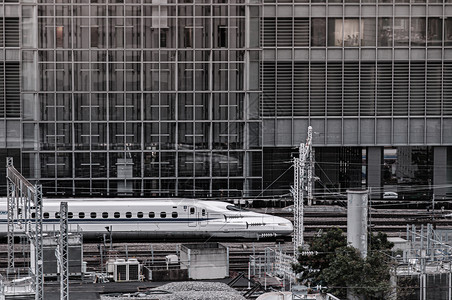 2019jpan东京火车站jr和从空中看的Shinkase轨道晚上在东京火车站平台的交通图片