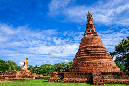 泰国大城府的watlokayasutharam寺庙泰国大城府watlokayasutharamtemple图片