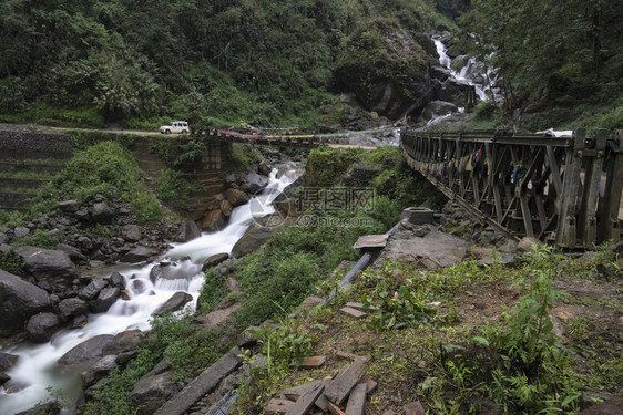 高山道和通往拉春锡基姆因迪亚的路上桥梁图片