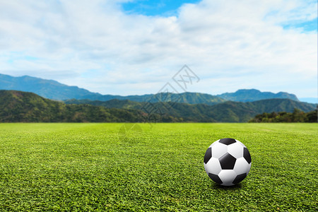 绿色草坪和天空背景的橄榄球3d插图或投影图片