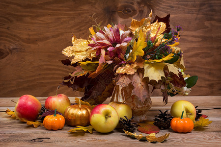 感谢与秋叶花束金南瓜锥子和苹果复制空间等的感恩节日安排图片